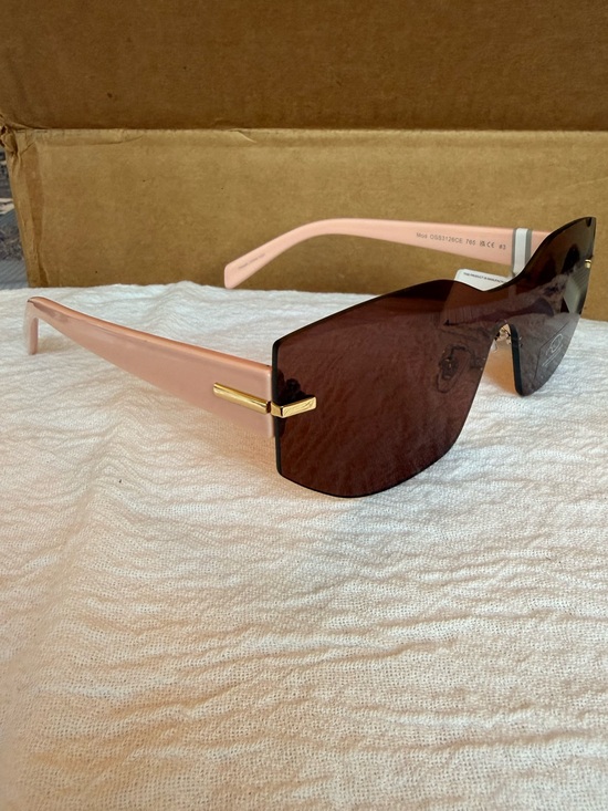 Oscar de la Renta Accessories - Oscar de la Renta Pink Frame Brown Lens Rimless Sunglasses